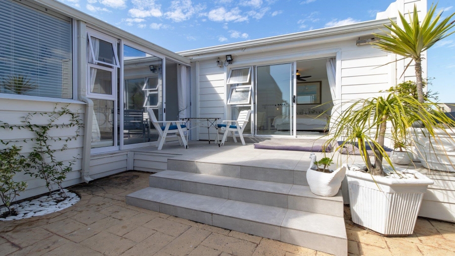 4 Bedroom Property for Sale in Grotto Bay Western Cape